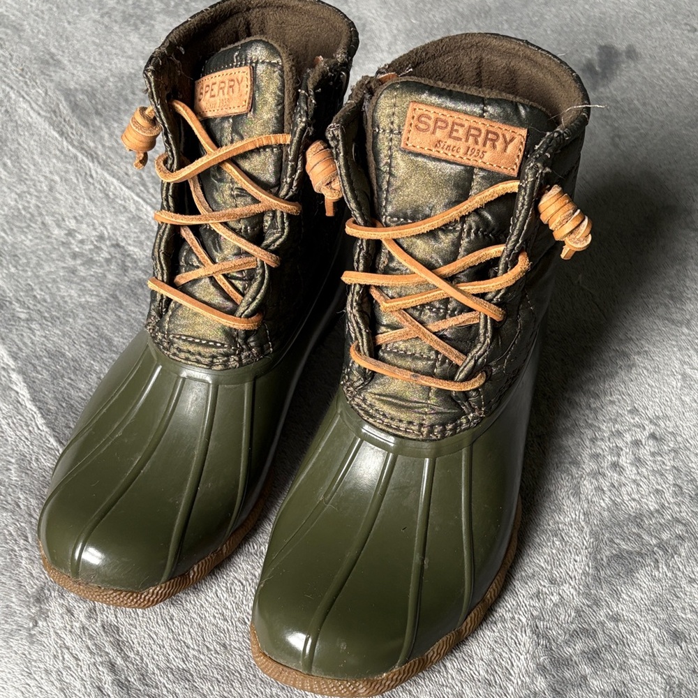 Sperry Olive Boots with Brown Laces